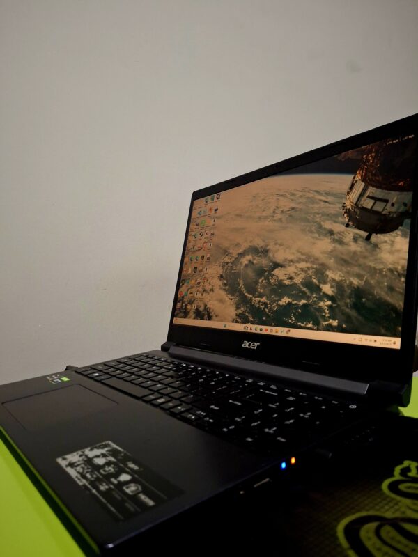Apple MacBook Pro 13.3" LED